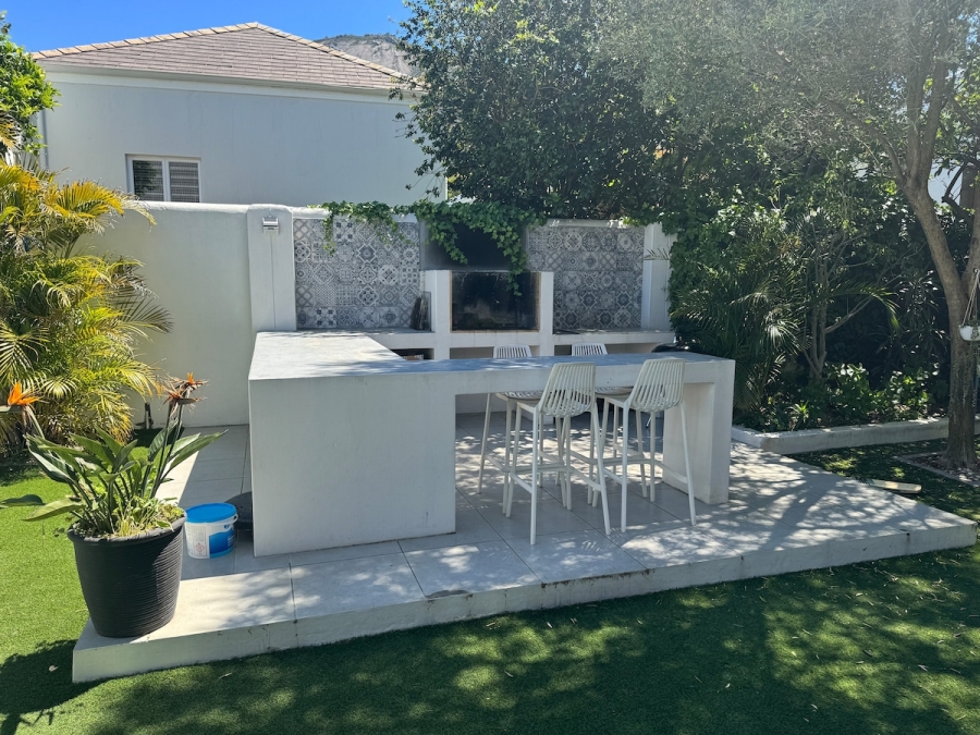 4 Bedroom Property for Sale in Hoog En Droog Western Cape